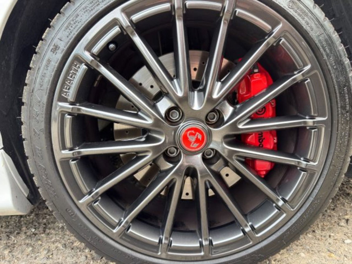Abarth 595 595 1.4 Turbo T-Jet 180 CV Competizione (7)