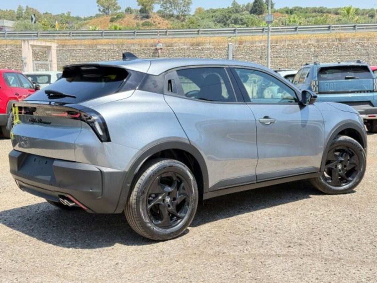 Alfa Romeo Junior 1.2 ibrida Q4 Sprint 145cv edct6 (5)