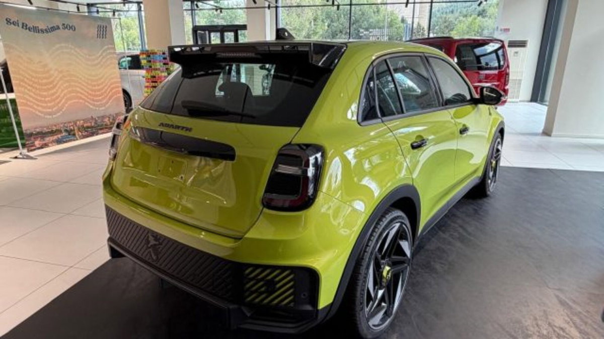 Abarth 600e 54kWh Turismo 240cv (3)