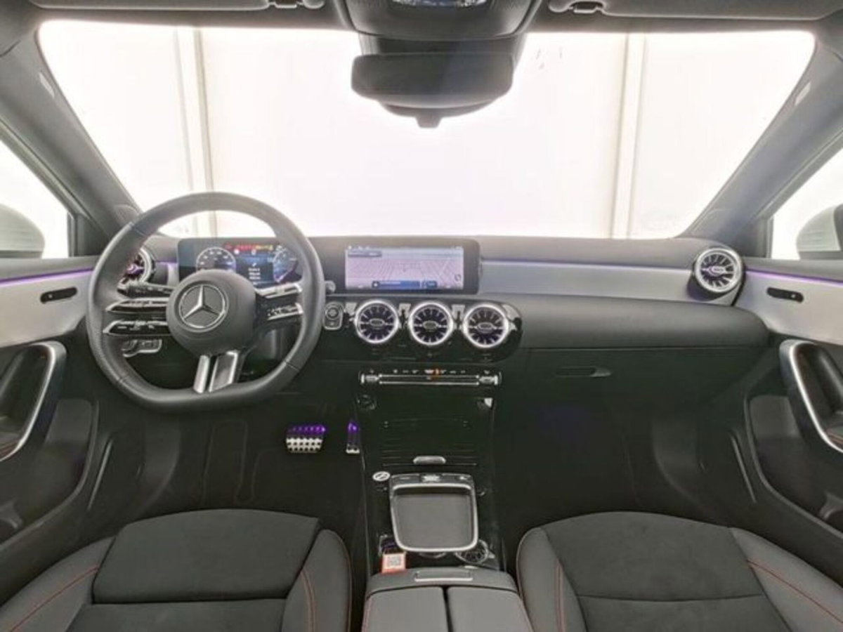 Mercedes-Benz Classe A Sedan 180 AMG Line Premium Plus auto (6)