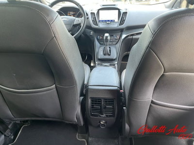 Ford Kuga 2.0 TDCI 150 CV S&S 4WD Powershift ST-Line (13)