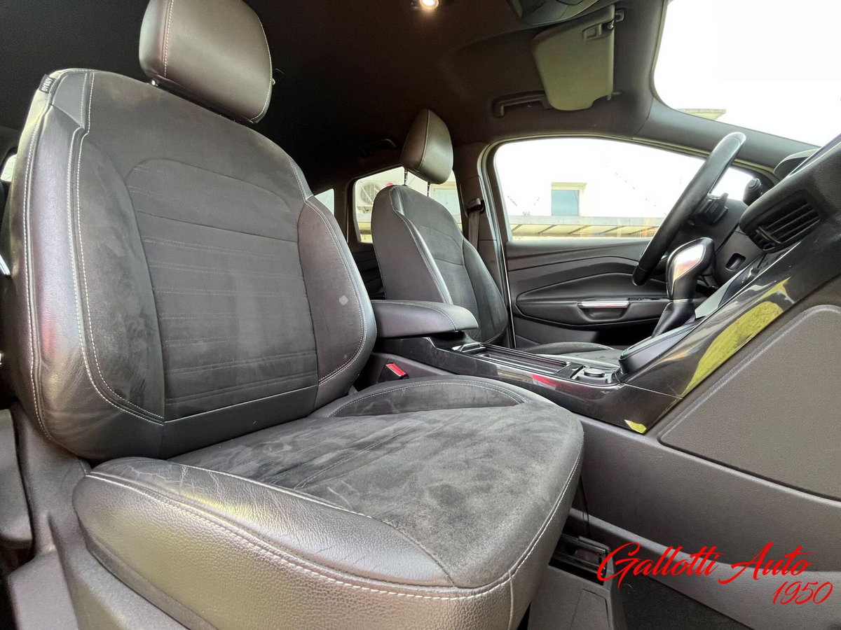 Ford Kuga 2.0 TDCI 150 CV S&S 4WD Powershift ST-Line (9)