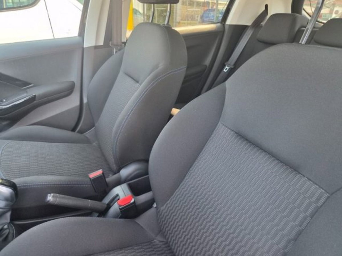 Peugeot 208 100 S&S 5 porte Signature (4)