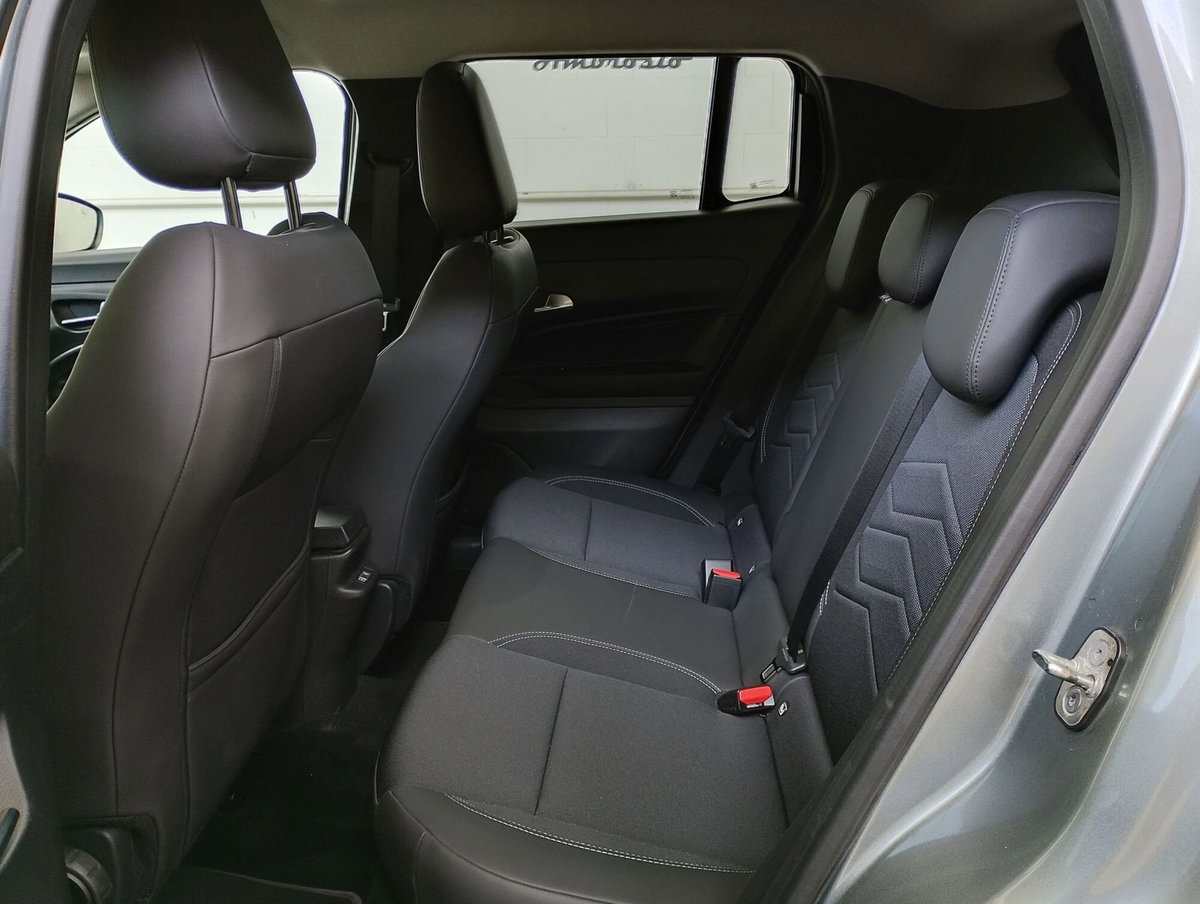Jeep Avenger 1.2 turbo Summit fwd 100cv (8)