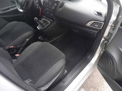 Lancia Ypsilon 0.9 TwinAir 85 CV 5 porte S&S Silver (10)