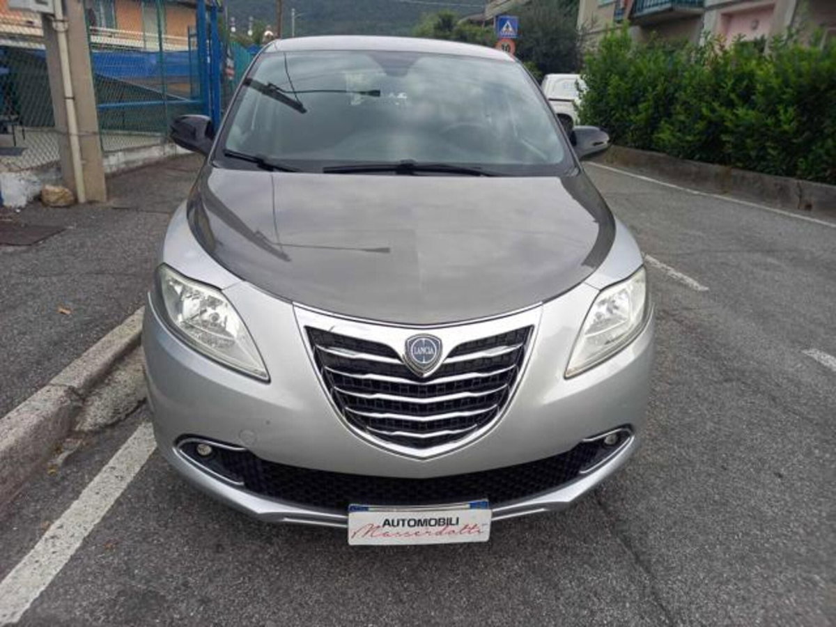 Lancia Ypsilon 0.9 TwinAir 85 CV 5 porte S&S Silver (2)