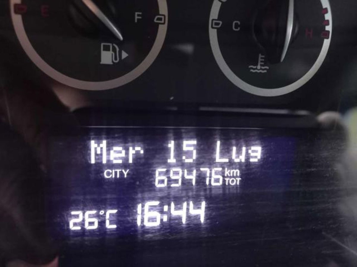 Lancia Ypsilon 0.9 TwinAir 85 CV 5 porte S&S Silver (8)