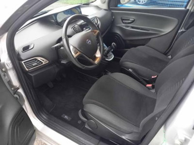 Lancia Ypsilon 0.9 TwinAir 85 CV 5 porte S&S Silver (9)