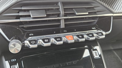 Peugeot 2008 1.2 hybrid Allure 145cv e-dcs6 (18)
