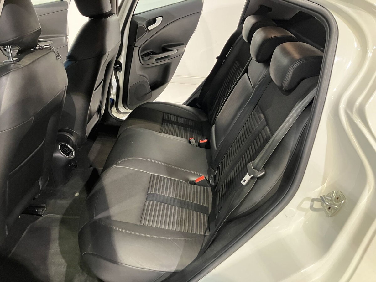 Alfa Romeo Giulietta 1.6 JTDm-2 Exclusive (12)