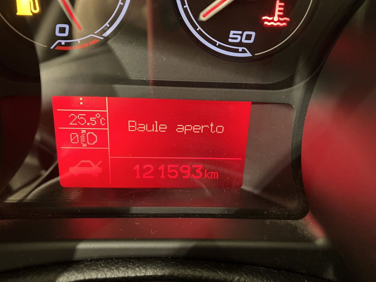 Alfa Romeo Giulietta 1.6 JTDm-2 Exclusive (13)
