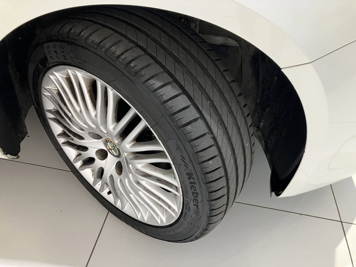 Alfa Romeo Giulietta 1.6 JTDm-2 Exclusive (15)