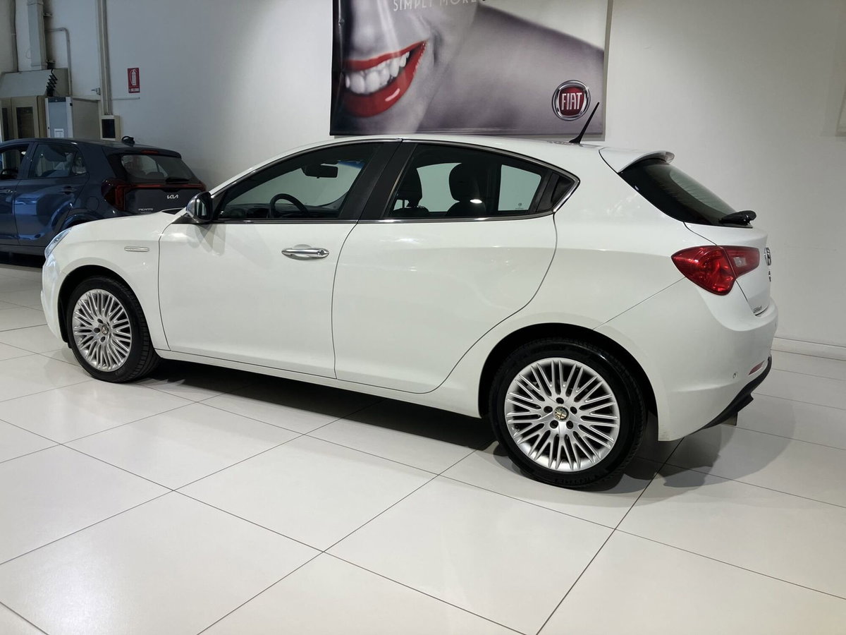 Alfa Romeo Giulietta 1.6 JTDm-2 Exclusive (4)