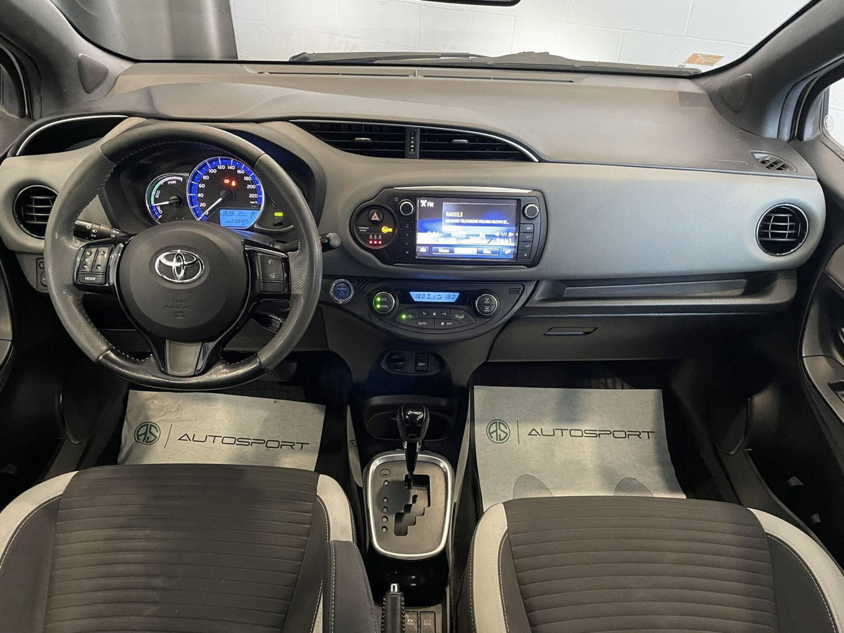Toyota Yaris 1.5 Hybrid 5 porte Style (12)