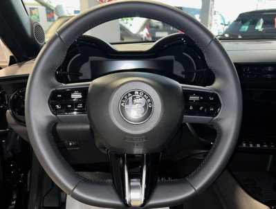 Alfa Romeo Junior 1.2 ibrida Q4 Ti 145cv edct6 (11)