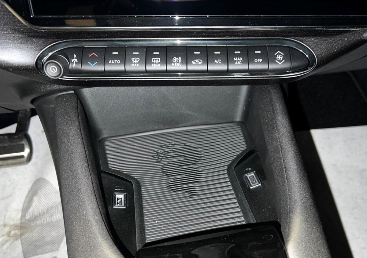 Alfa Romeo Junior 1.2 ibrida Q4 Ti 145cv edct6 (13)