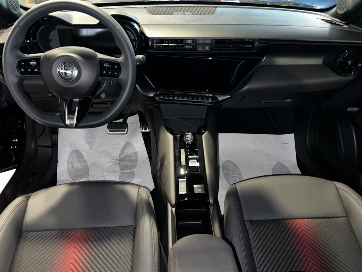 Alfa Romeo Junior 1.2 ibrida Q4 Ti 145cv edct6 (16)