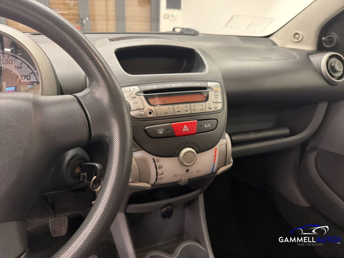 Toyota Aygo 1.0 12V VVT-i 3 porte (10)