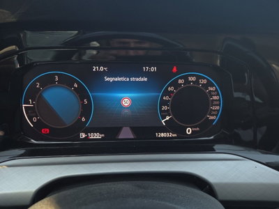 Volkswagen Golf 2.0 tdi Life 115cv (12)