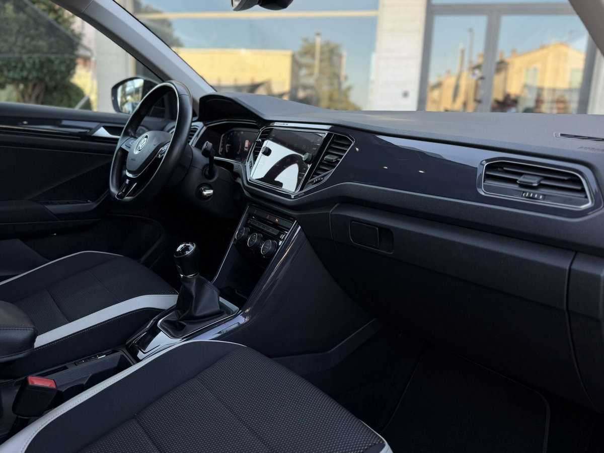 Volkswagen T-Roc 1.0 tsi Style 115cv (15)