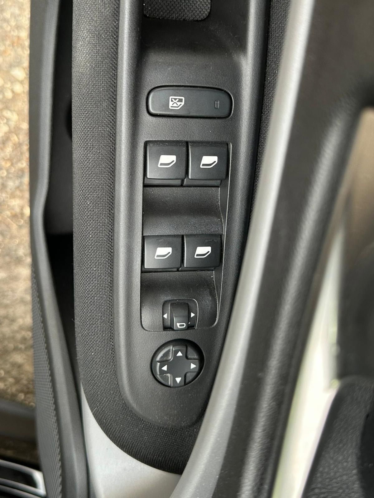 Jeep Avenger 1.2 turbo e-hybrid mhev 85th Anniversary fwd 110cv edct6 (18)