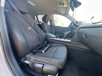 BMW Serie 3 Touring 318d (12)