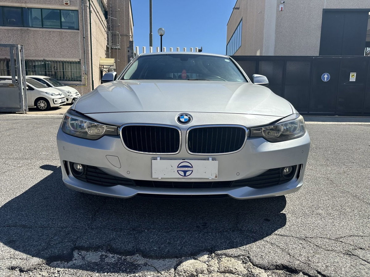 BMW Serie 3 Touring 318d (2)