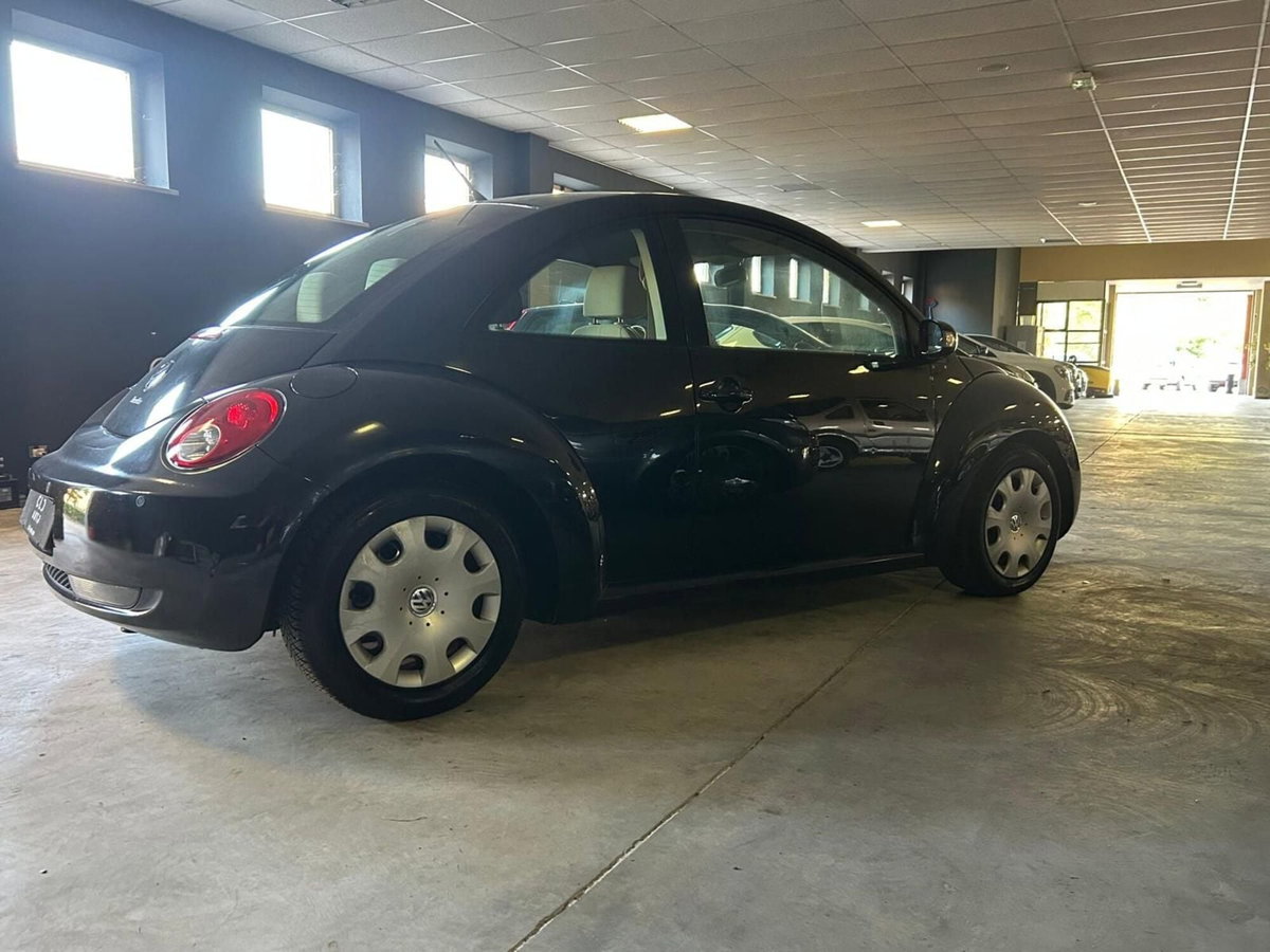 Volkswagen New Beetle 1.6 (3)