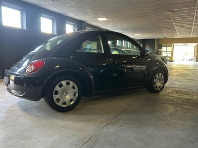 Volkswagen New Beetle 1.6 (3)