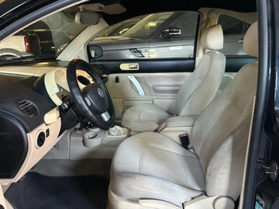 Volkswagen New Beetle 1.6 (5)