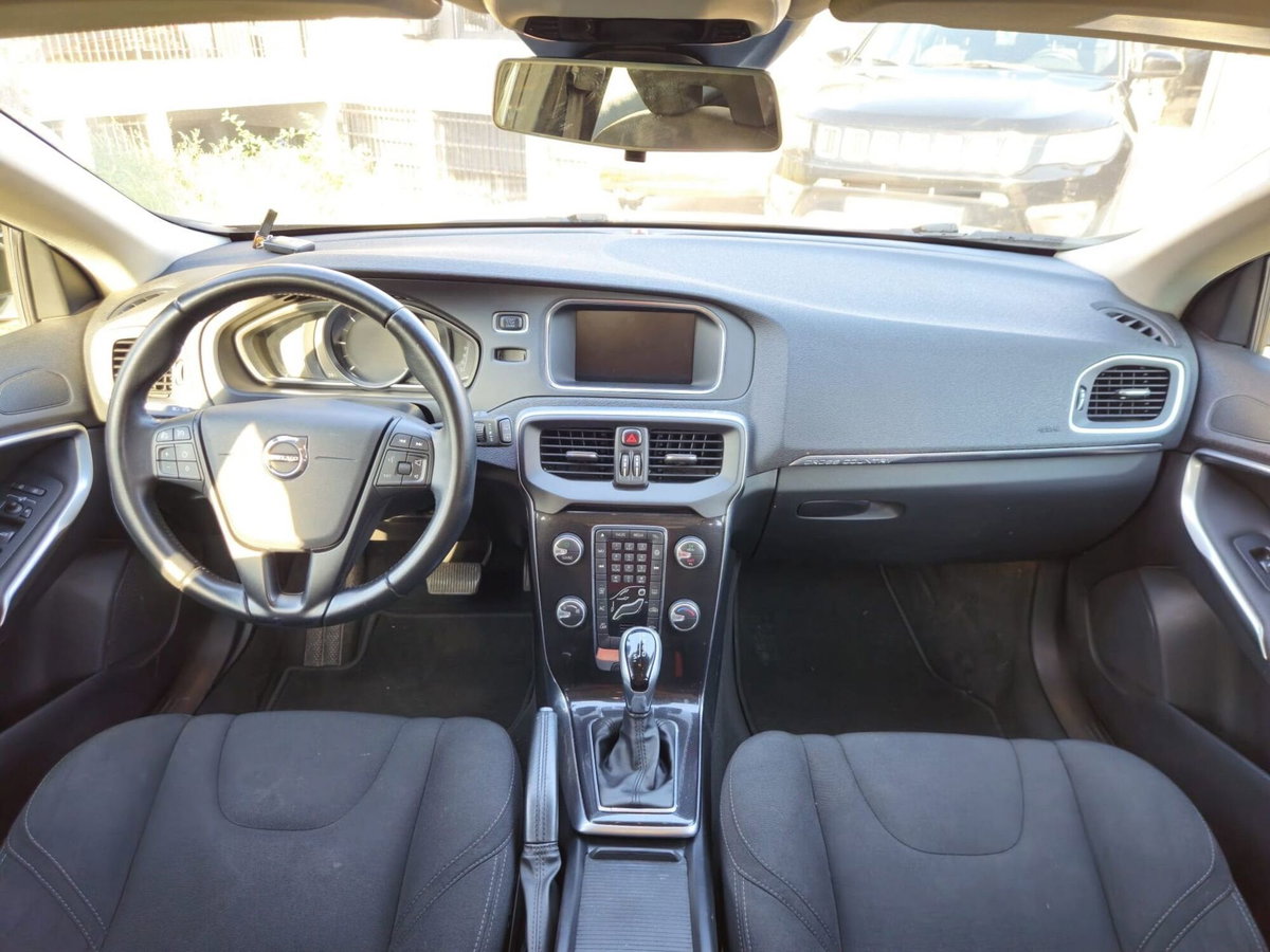 Volvo V40 Cross Country D2 Geartronic (8)
