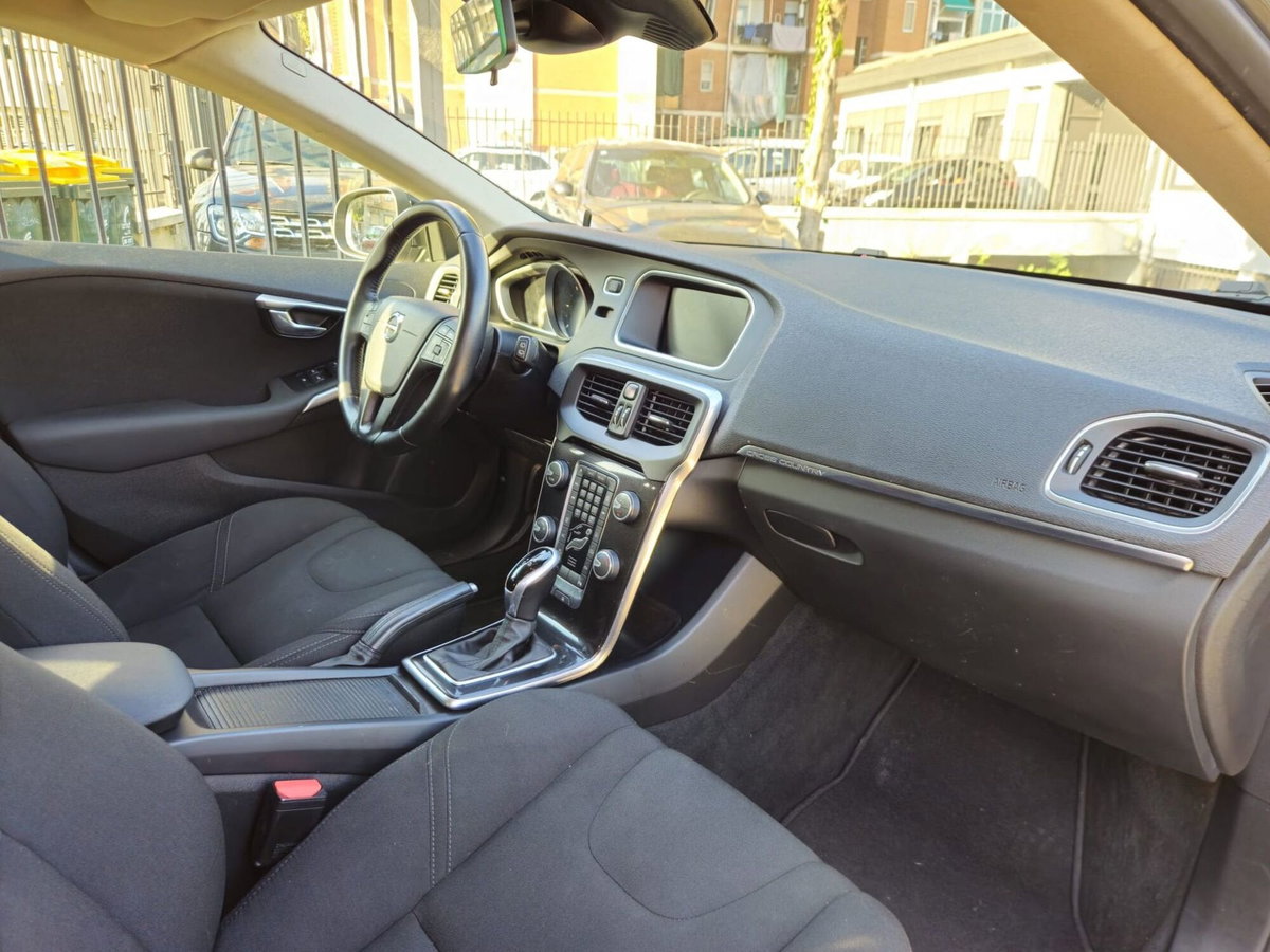 Volvo V40 Cross Country D2 Geartronic (9)