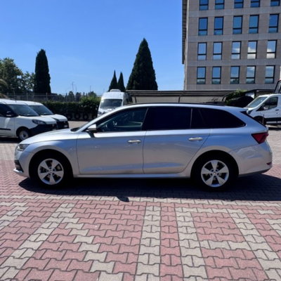 Skoda Octavia Station Wagon 2.0 TDI EVO SCR 150 CV DSG 4x4 Wagon Executive (4)