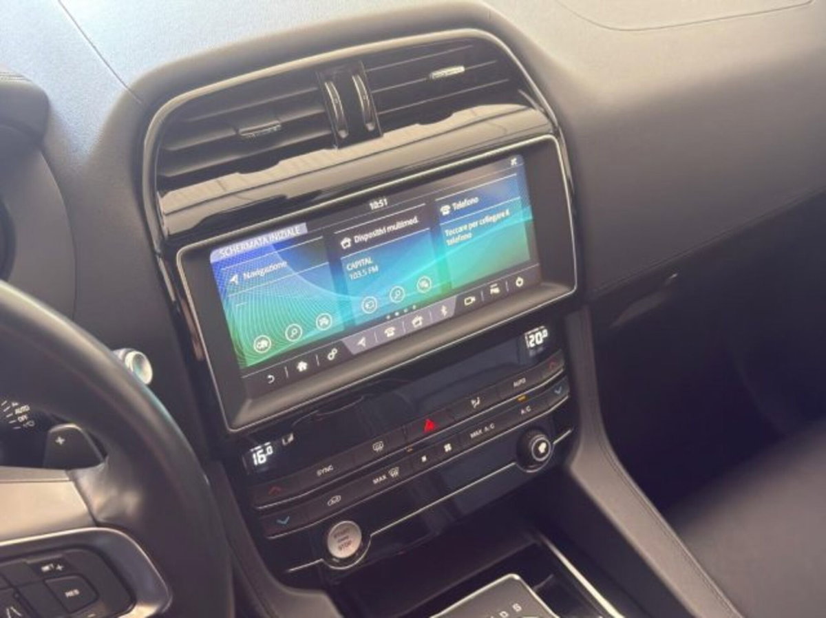 Jaguar F-Pace 2.0 D 180 CV aut. Prestige (17)