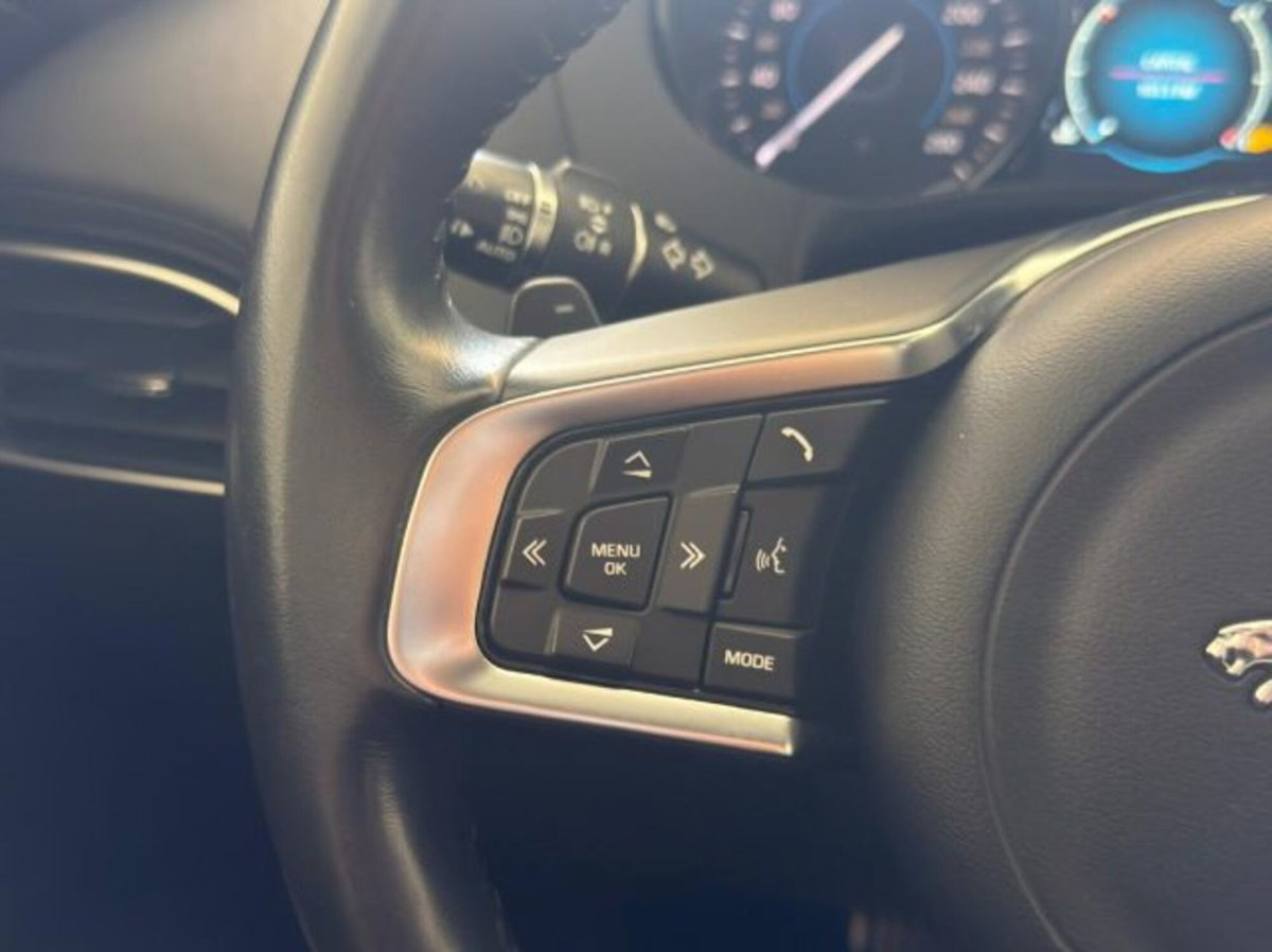 Jaguar F-Pace 2.0 D 180 CV aut. Prestige (18)