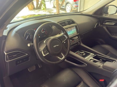 Jaguar F-Pace 2.0 D 180 CV aut. Prestige (19)