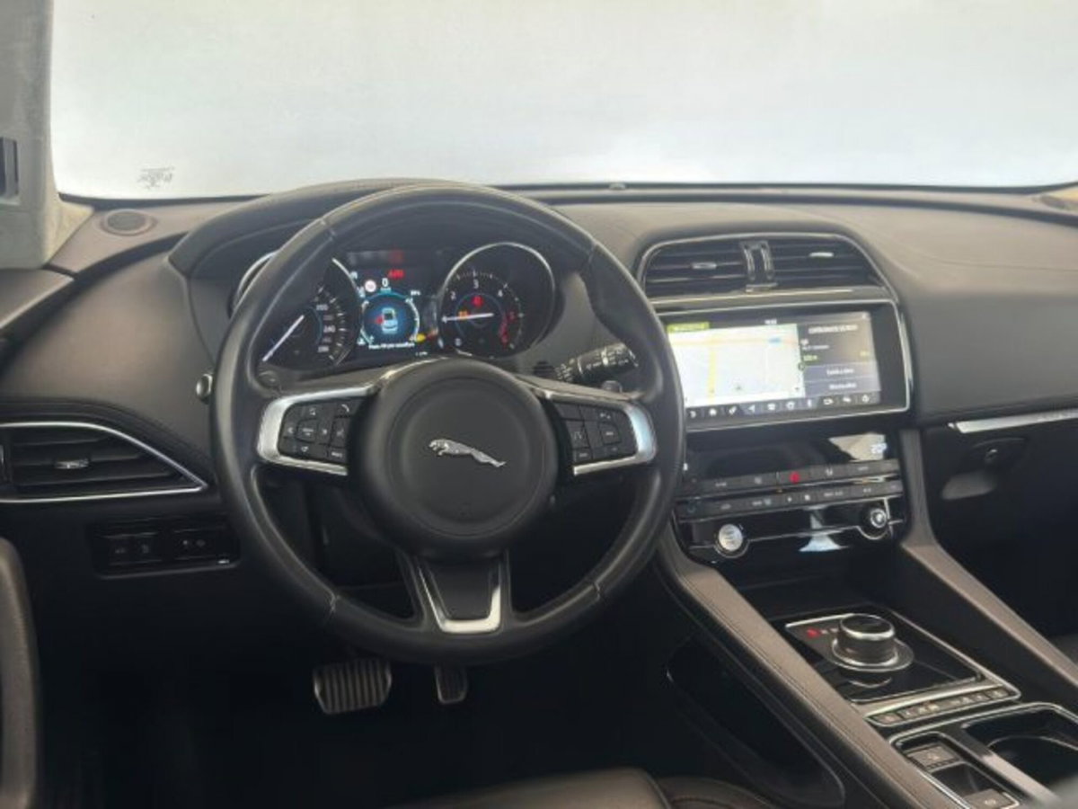 Jaguar F-Pace 2.0 D 180 CV aut. Prestige (9)