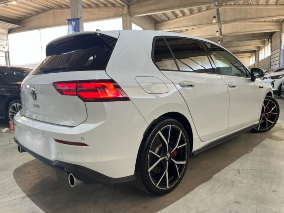 Volkswagen Golf 2.0 tsi GTI MT Ultimate 245cv (3)
