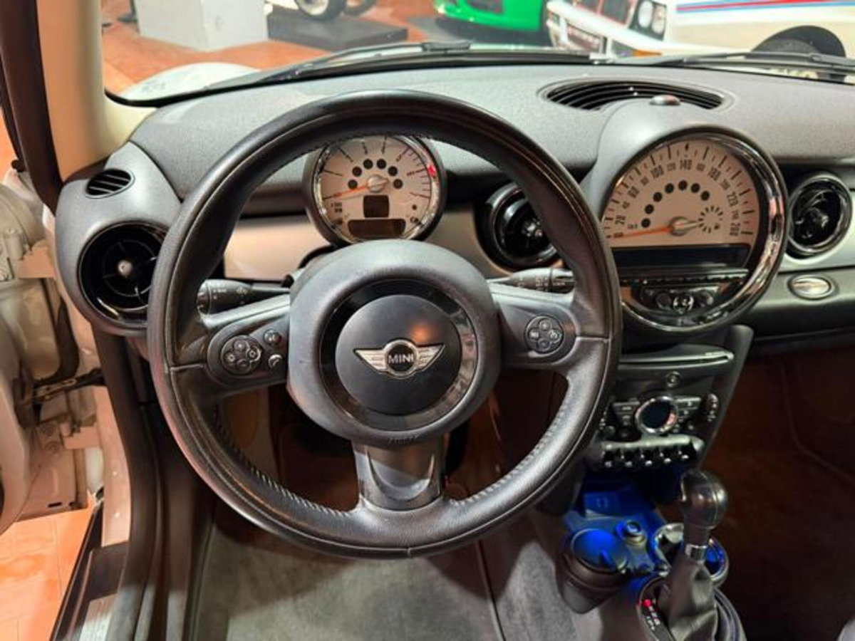 MINI Mini 2.0 16V Cooper D Automatica (10)