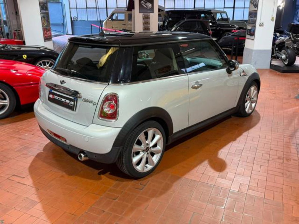 MINI Mini 2.0 16V Cooper D Automatica (6)