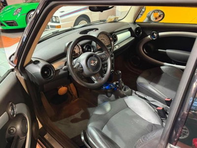 MINI Mini 2.0 16V Cooper D Automatica (7)