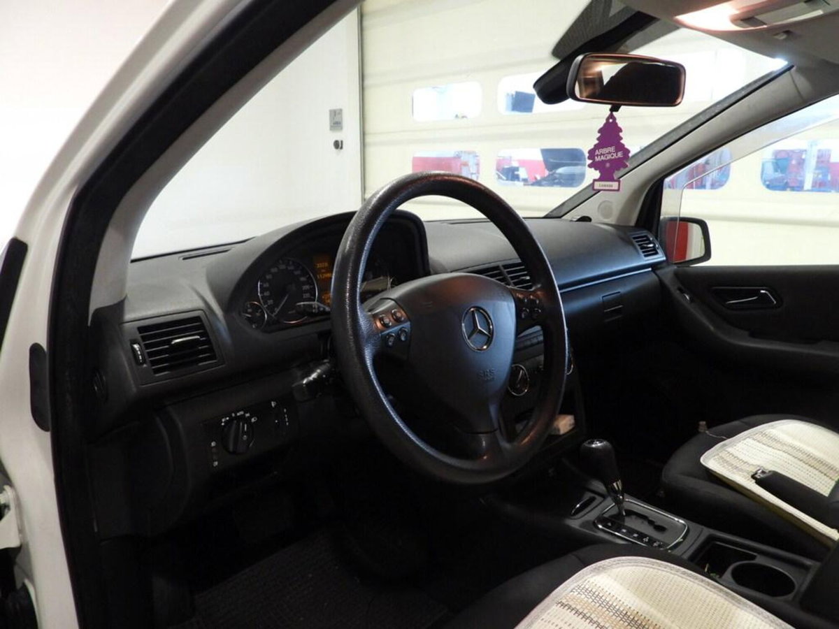 Mercedes-Benz Classe A 160 Elegance (9)