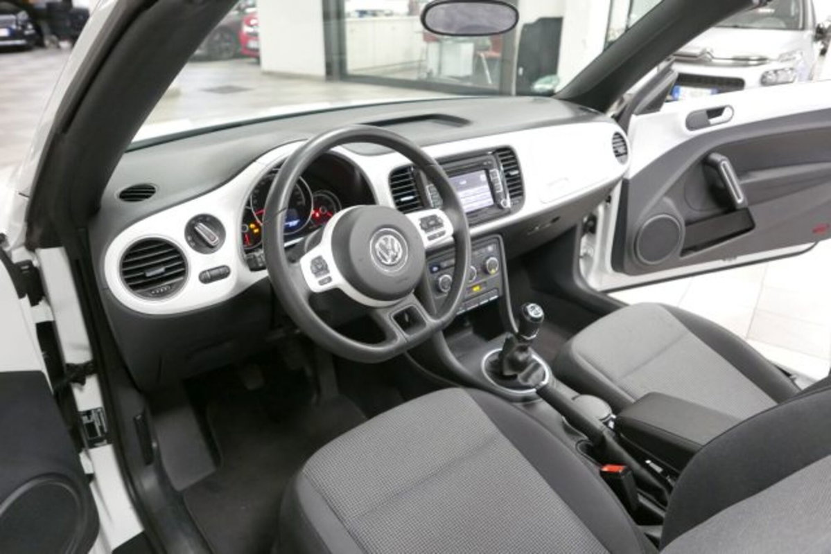 Volkswagen Maggiolino Cabrio 1.2 TSI Design (11)