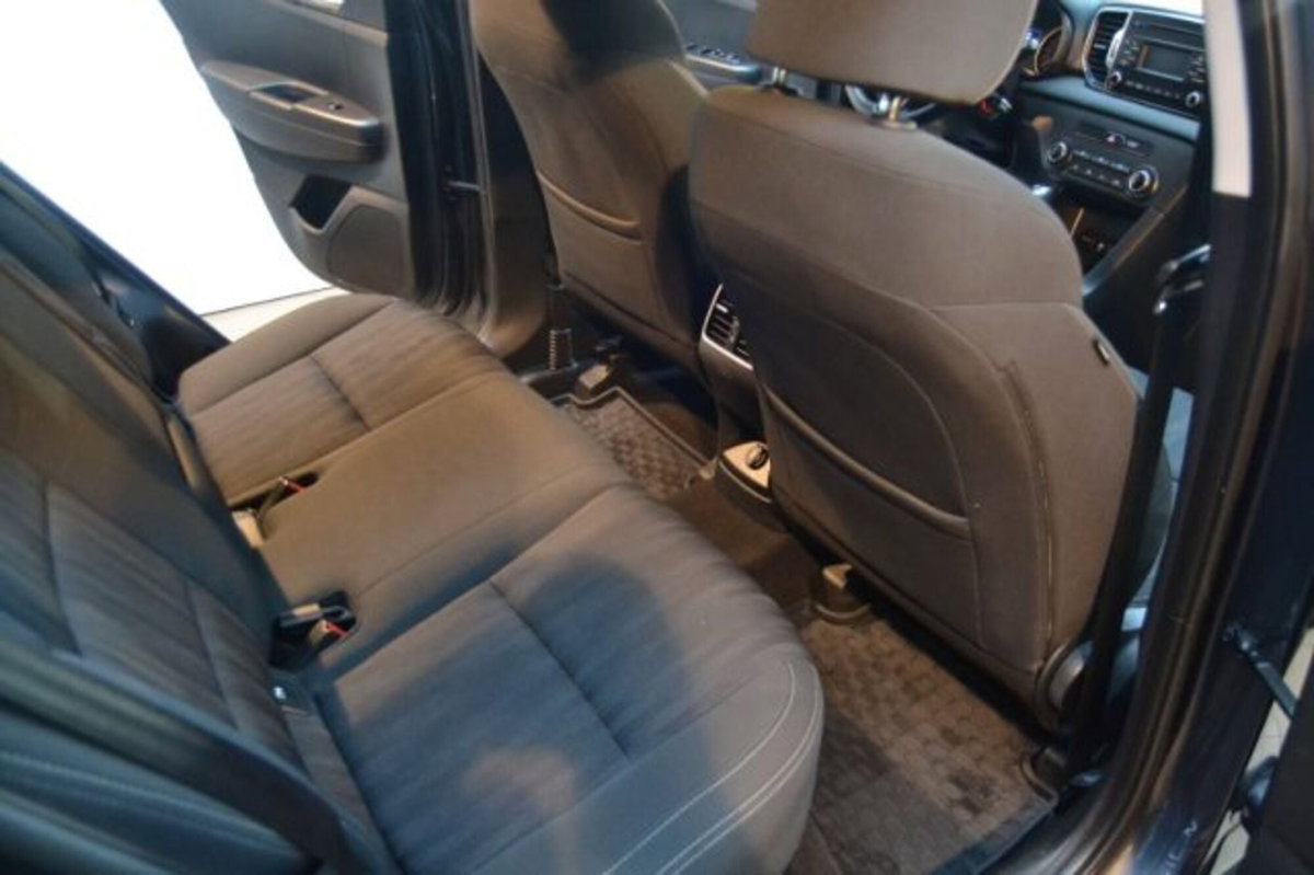 Kia Sportage 1.6 CRDI 115 CV 2WD Business Class (7)