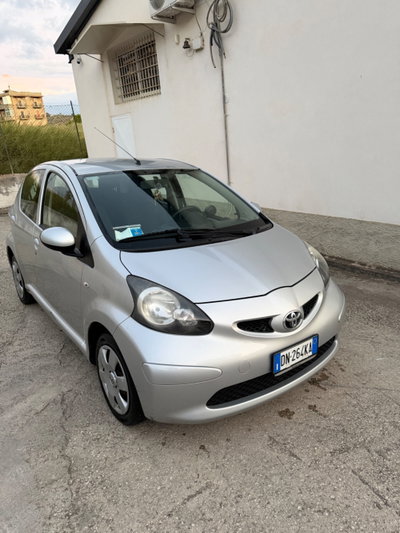 Toyota Aygo 1.0 12V VVT-i 5 porte (2)