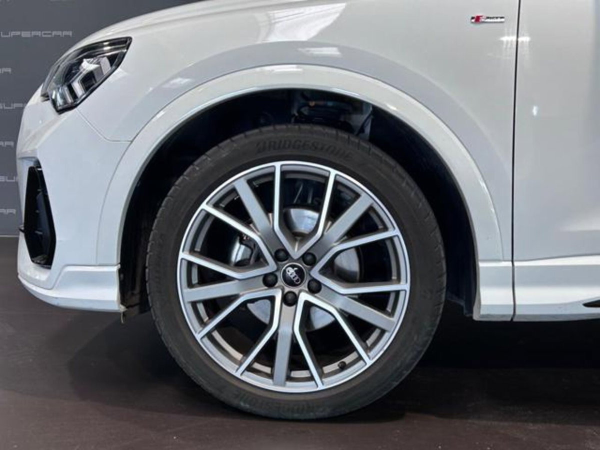 Audi Q3 35 2.0 tdi Identity Black s-tronic (8)