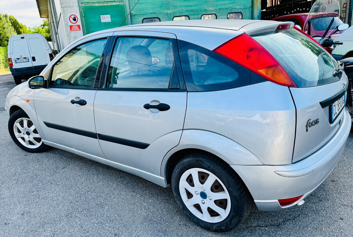 Ford Focus 1.8 TDCi (100CV) cat 5p. Zetec (6)