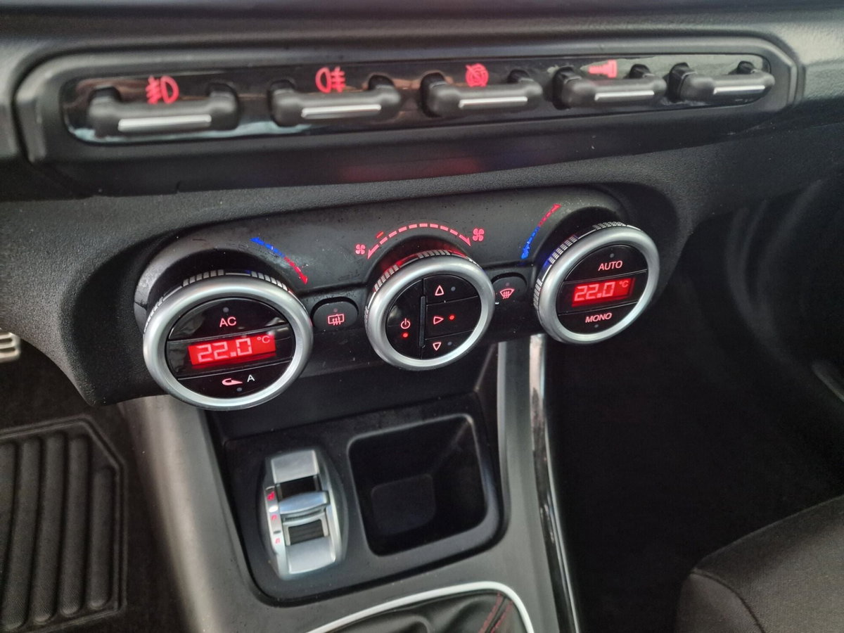 Alfa Romeo Giulietta 2.0 JTDm-2 Distinctive 140cv (8)