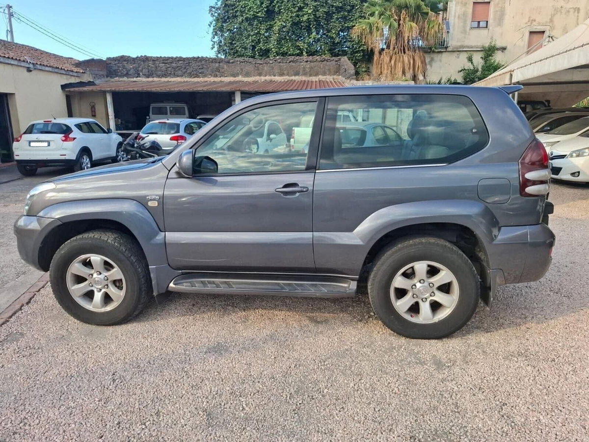 Toyota Land Cruiser D-4D 16V cat 3 porte aut. Executive (4)