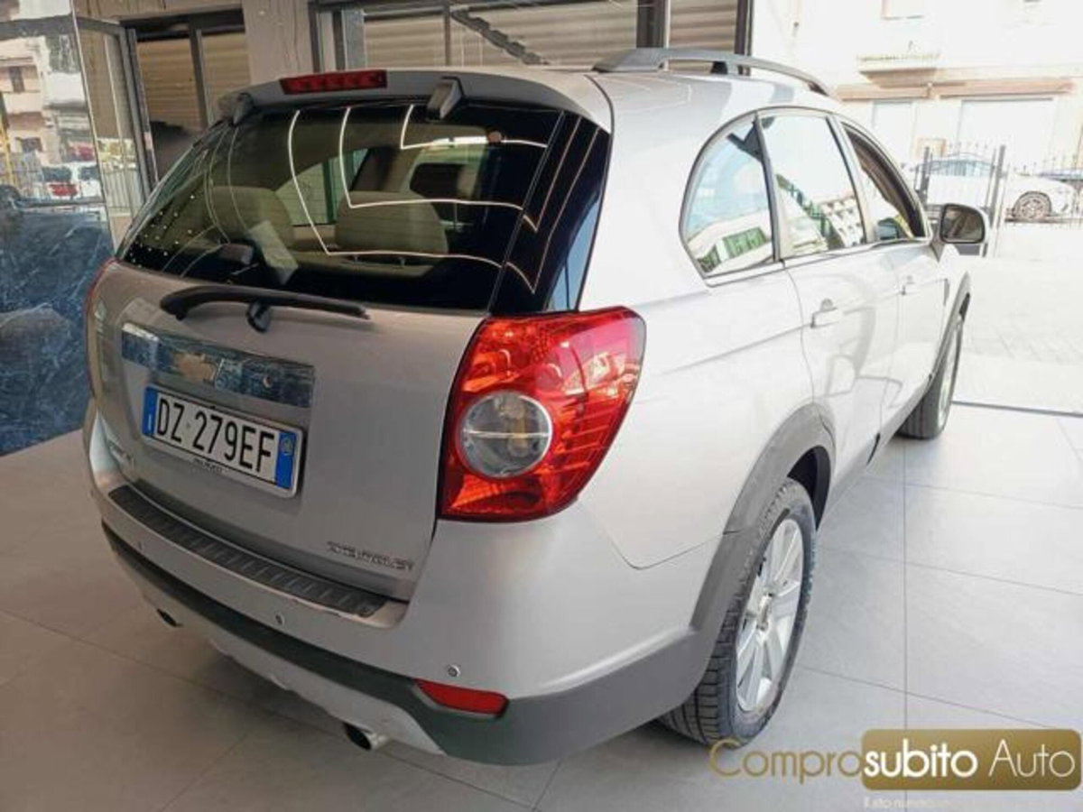 Chevrolet Captiva 2.0 VCDi LTZ (5)